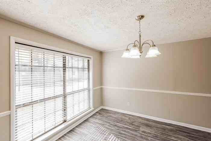 912 Skidmore Ave - Photo 5 of 11
