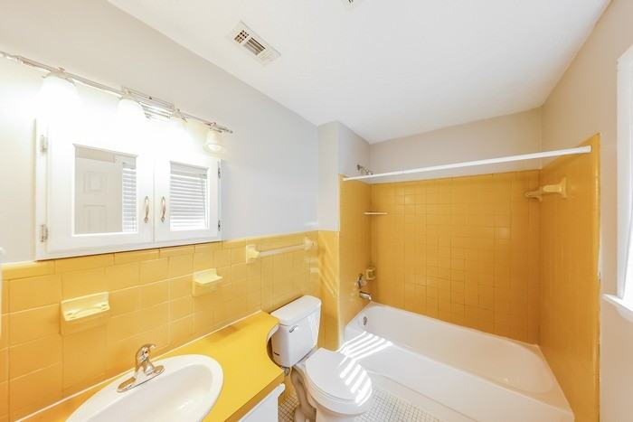 912 Skidmore Ave - Photo 7 of 11