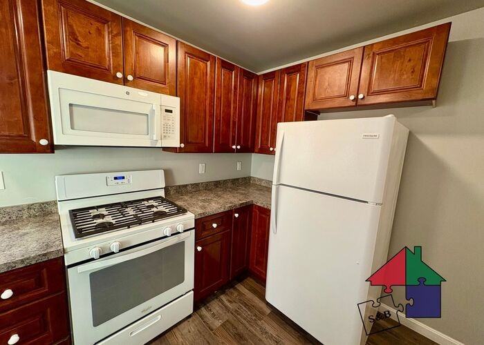28 Cornelia Ct #217 - Photo 3 of 27