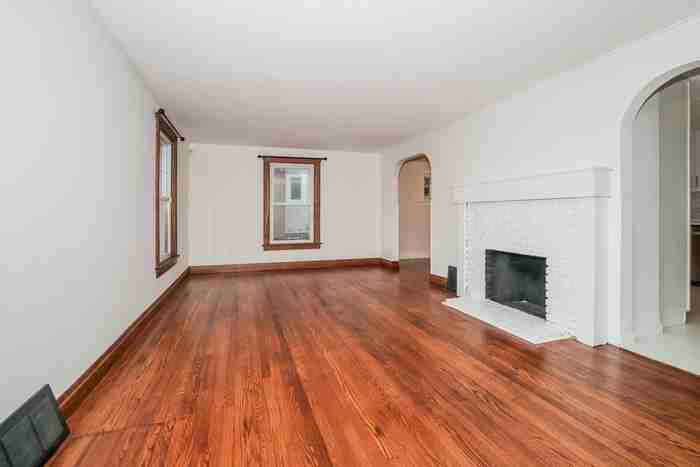 1676 Edgefield Rd - Photo 3 of 15