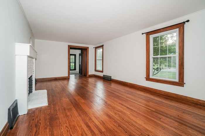 1676 Edgefield Rd - Photo 4 of 15