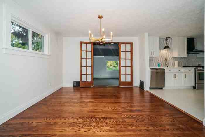 1676 Edgefield Rd - Photo 5 of 15