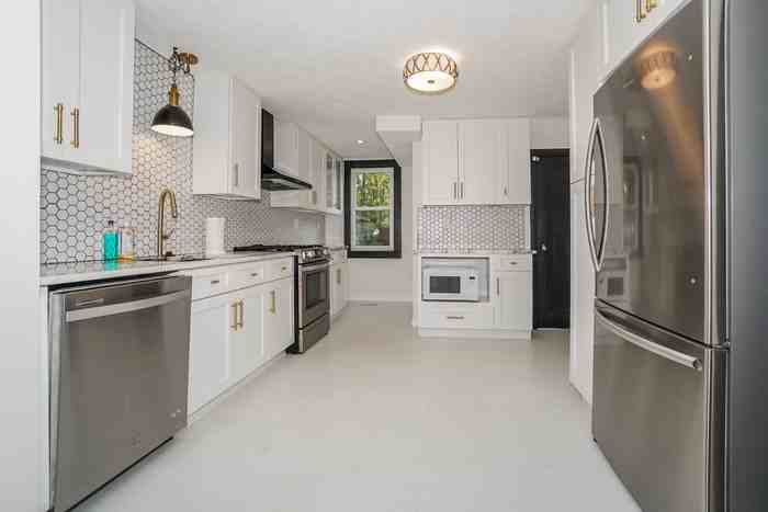 1676 Edgefield Rd - Photo 6 of 15