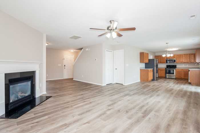 5233 Valcourt Rd - Photo 5 of 17