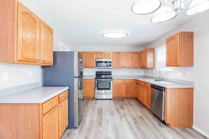 5233 Valcourt Rd - Photo 7 of 17