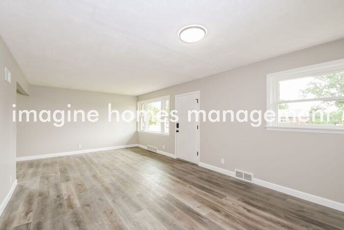 10726 Cathy Dr - Photo 5 of 20