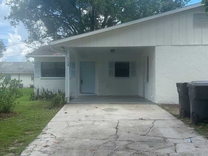 724 W Alamo Dr - Photo 2 of 17