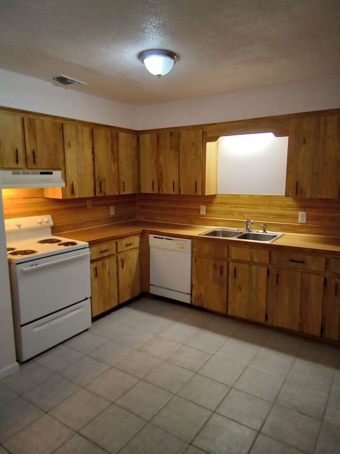 724 W Alamo Dr - Photo 7 of 17