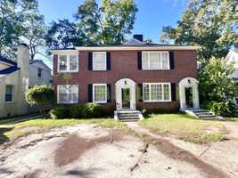 featured image of 2422 Monroe St
