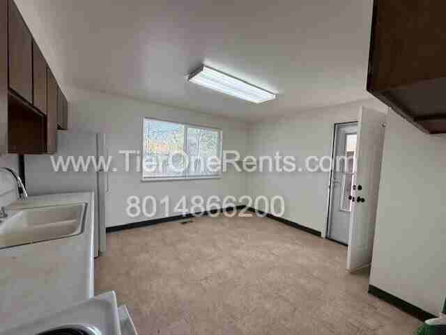 2934 S Adams St - Photo 4 of 11