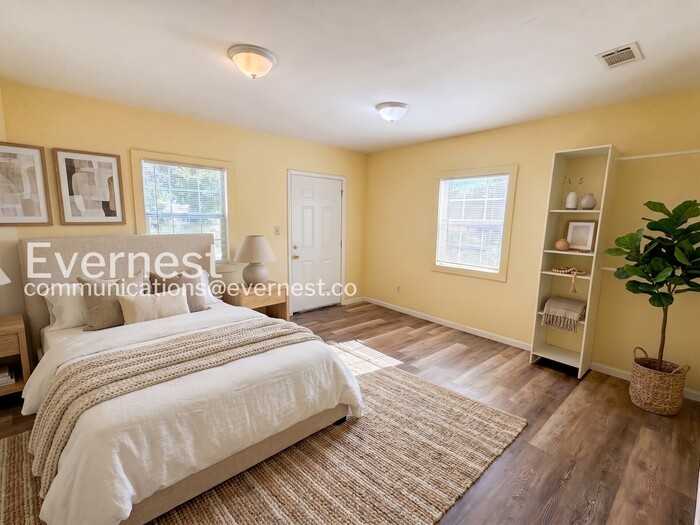 1318 W 13th St - Photo 3 of 22