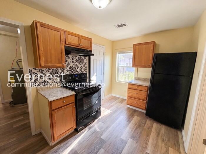 1318 W 13th St - Photo 4 of 22