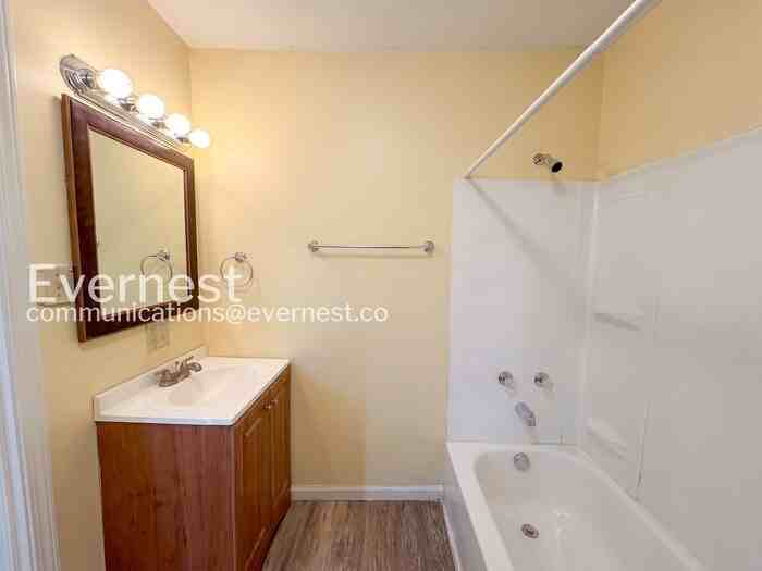 1318 W 13th St - Photo 6 of 22