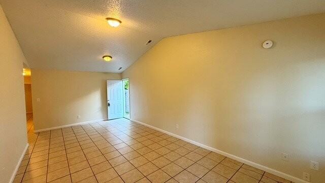1906 Keystone Lakes Dr - Photo 2 of 9