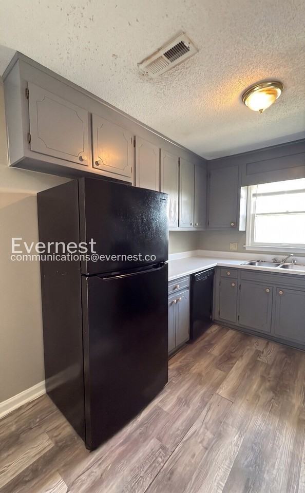 4424 Bonnell Dr Nw #D - Photo 4 of 16
