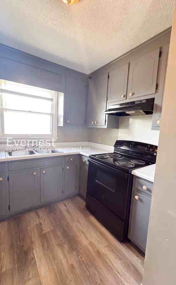 4424 Bonnell Dr Nw #D - Photo 5 of 16