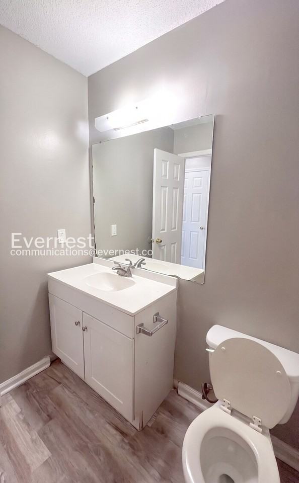 4424 Bonnell Dr Nw #D - Photo 7 of 16