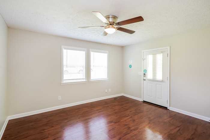 1829 Glade St - Photo 4 of 16