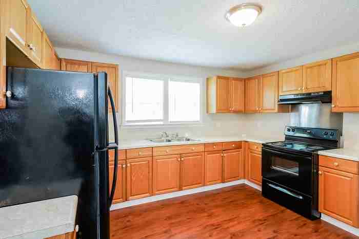 1829 Glade St - Photo 6 of 16