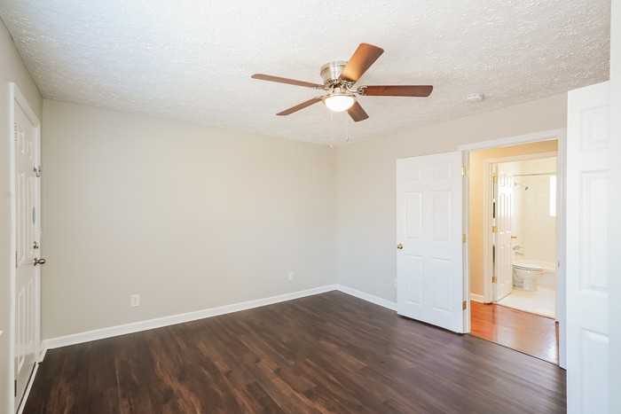 1829 Glade St - Photo 7 of 16