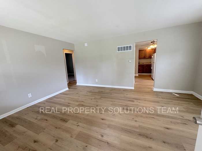 928 Blenheim Rd - Photo 4 of 19