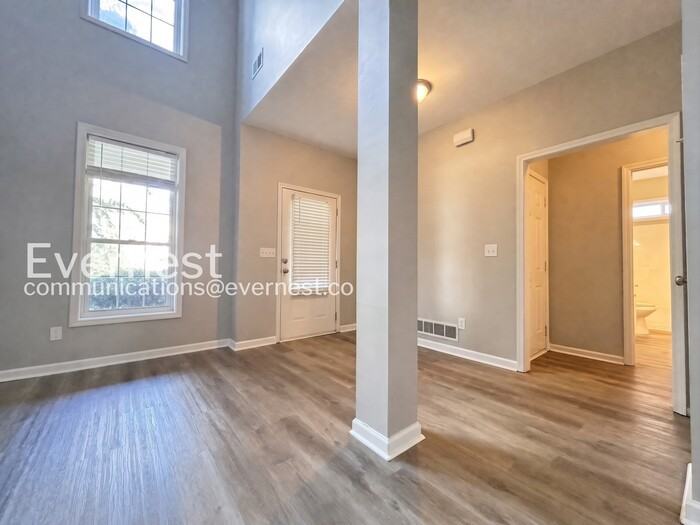 106 Windsong Trl - Photo 2 of 34