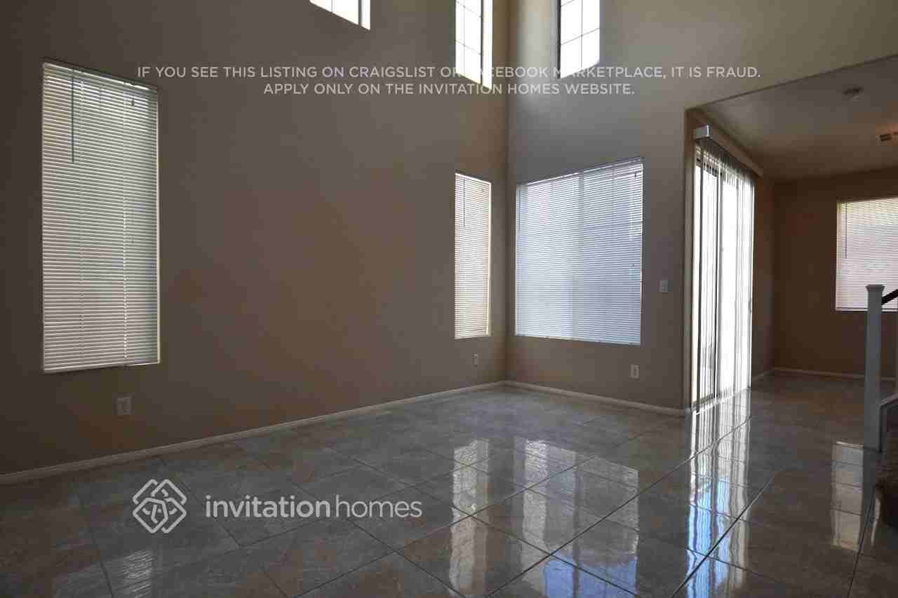 7641 Pallon Ave - Photo 3 of 16