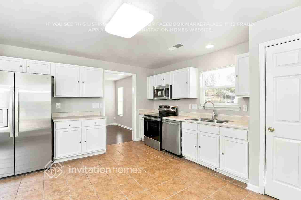 11829 Aubreywood Dr - Photo 7 of 18