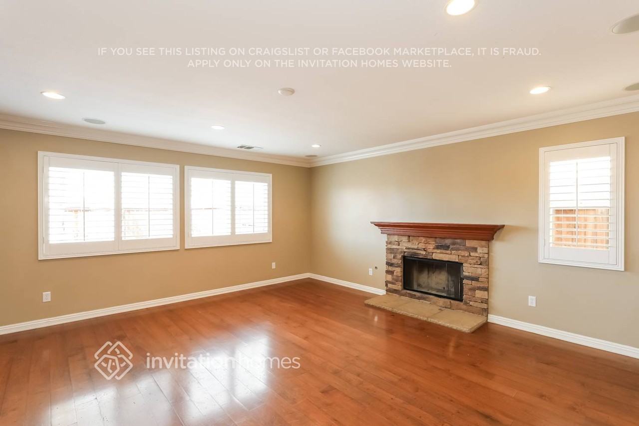 11042 Evergreen Loop - Photo 4 of 21