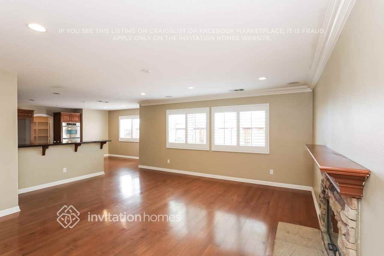 11042 Evergreen Loop - Photo 5 of 21