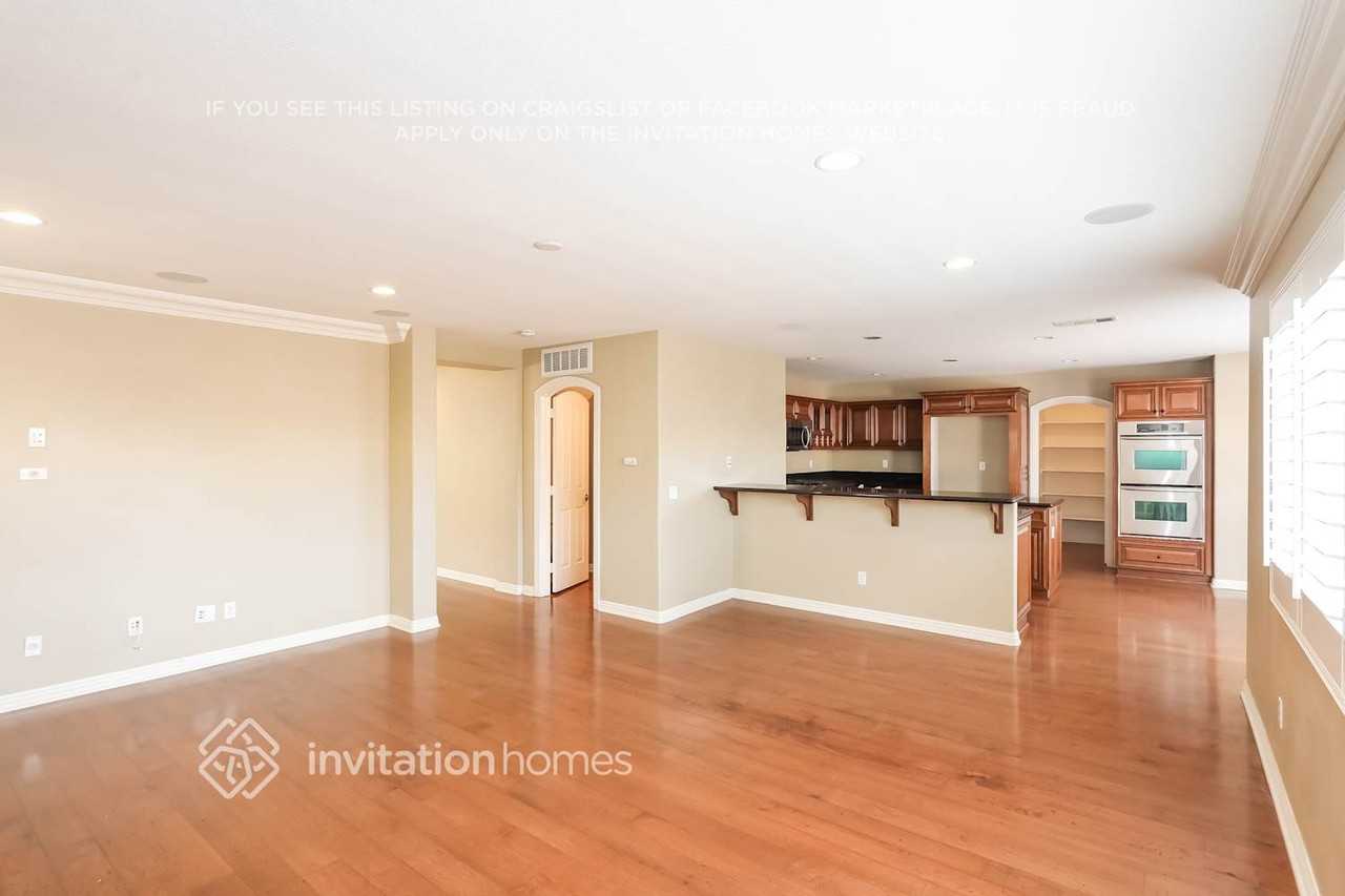 11042 Evergreen Loop - Photo 6 of 21