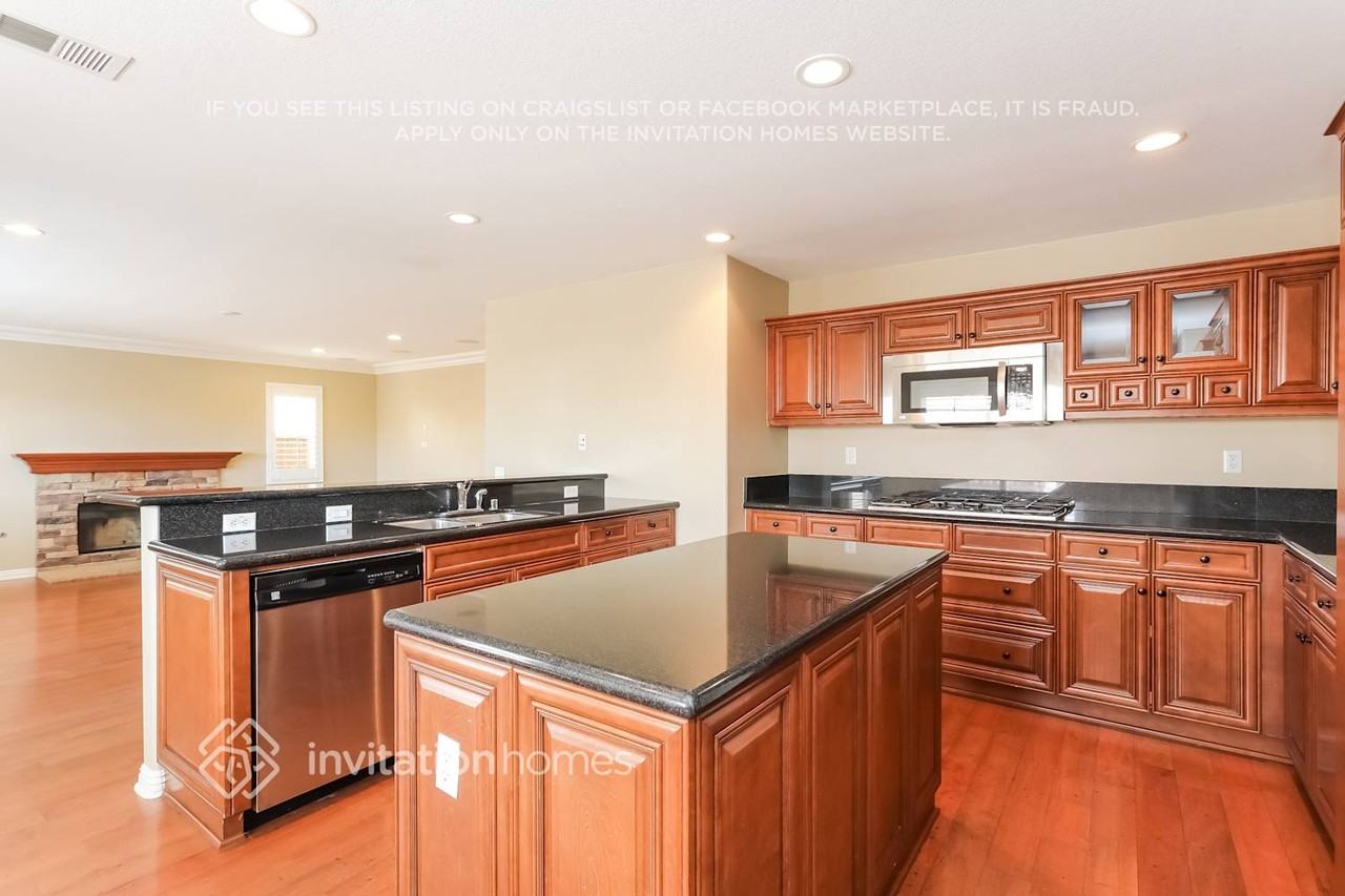 11042 Evergreen Loop - Photo 7 of 21