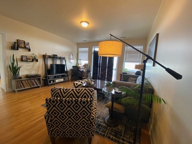 2000 W Warren Blvd #4SE - Photo 4 of 11