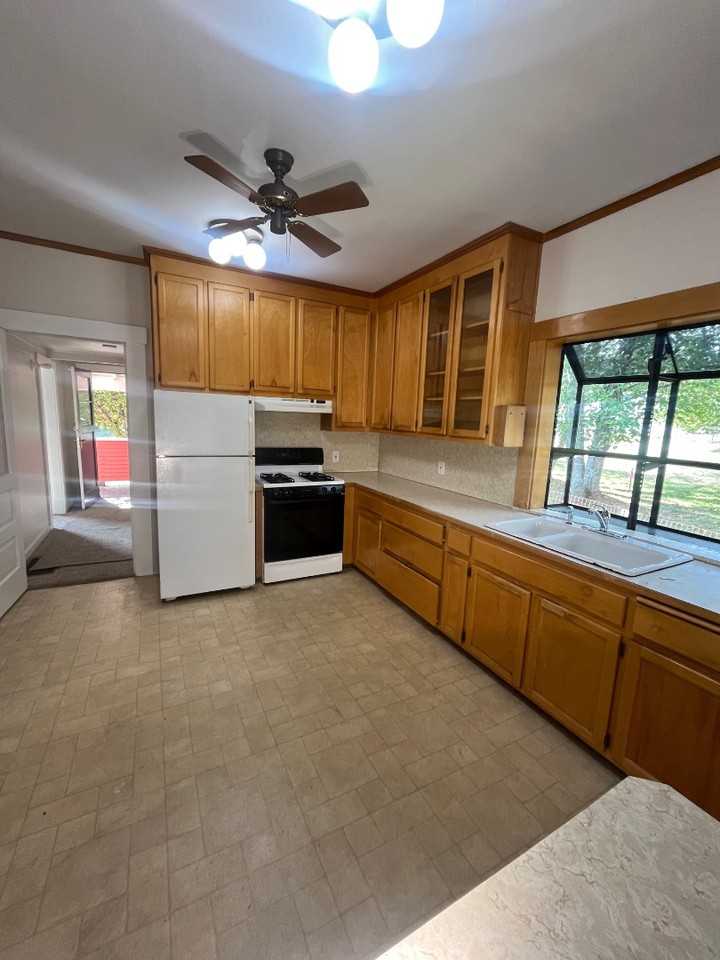 500 Wilson Ave - Photo 6 of 20