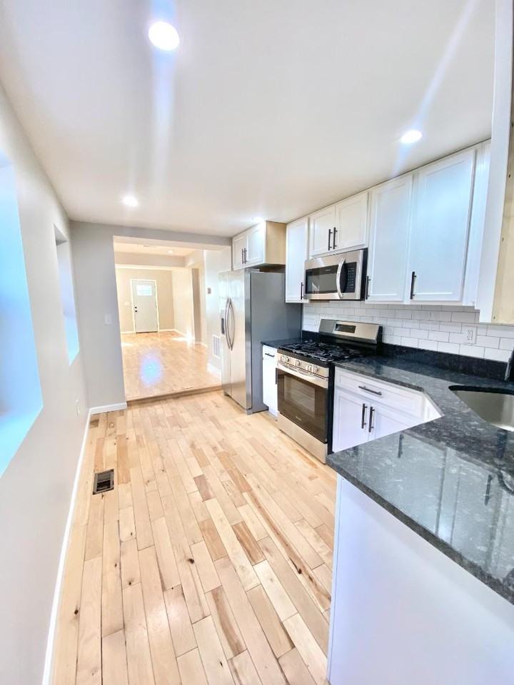 305 S Central Ave - Photo 2 of 15