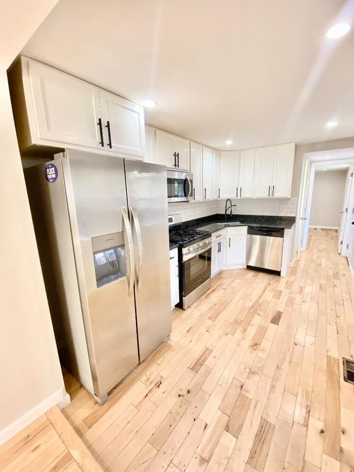 305 S Central Ave - Photo 4 of 15