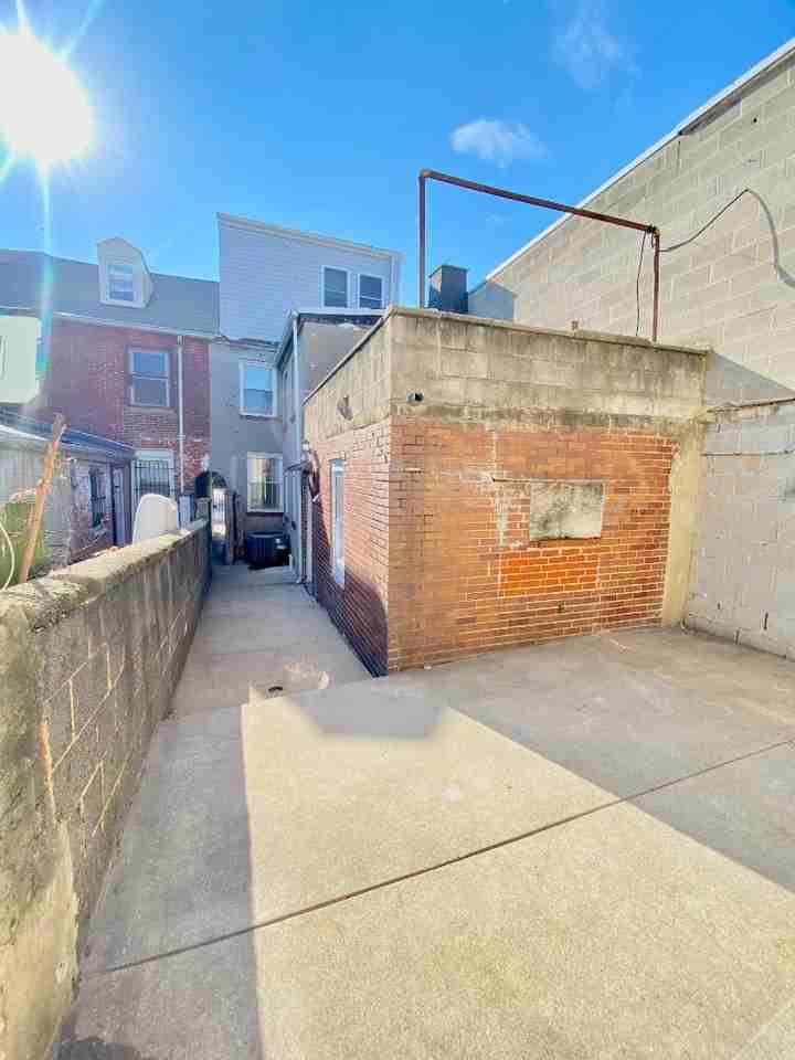 305 S Central Ave - Photo 5 of 15