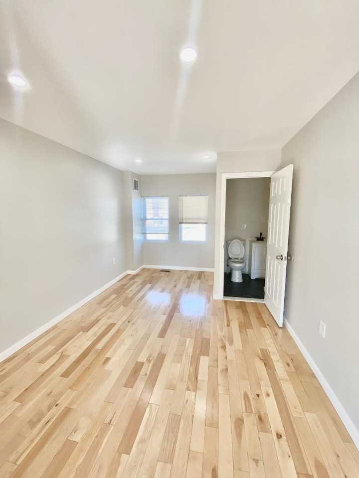 305 S Central Ave - Photo 6 of 15