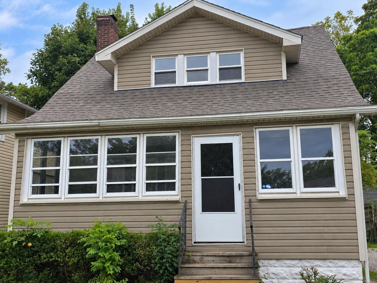 636 Gridley Ave - Photo 2 of 14