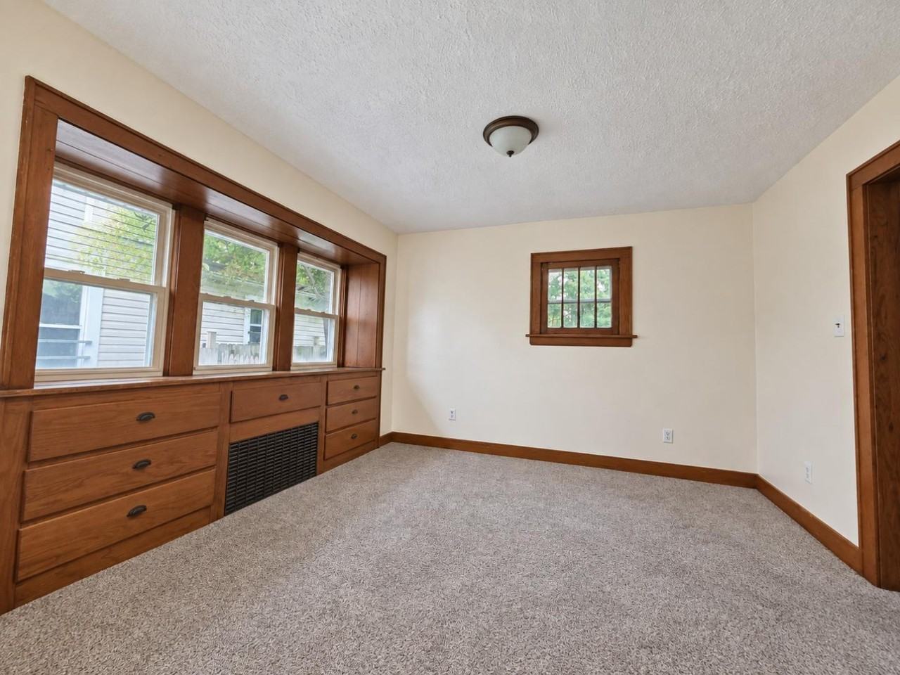 636 Gridley Ave - Photo 7 of 14