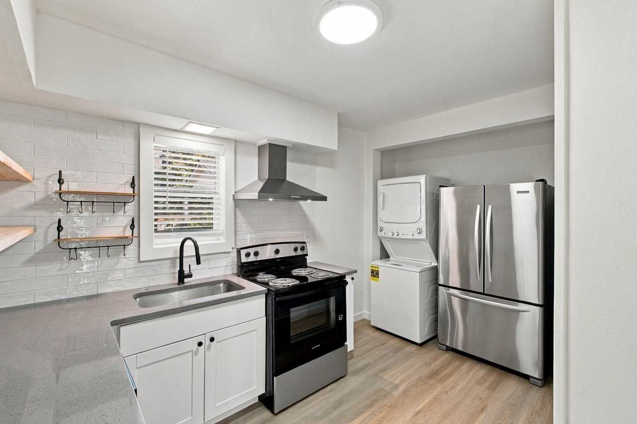 78M - Cully Court Apts. - Photo 3 of 21