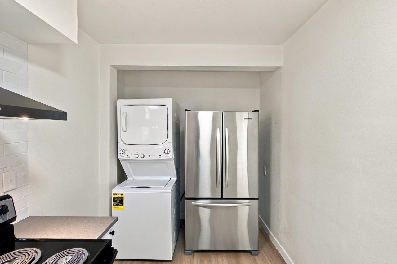 78M - Cully Court Apts. - Photo 4 of 21