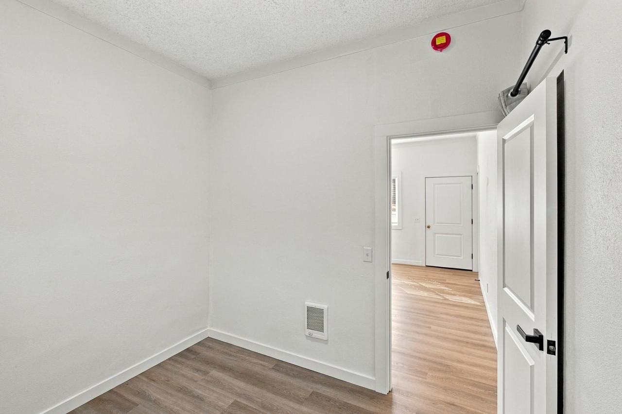 78M - Cully Court Apts. - Photo 6 of 21