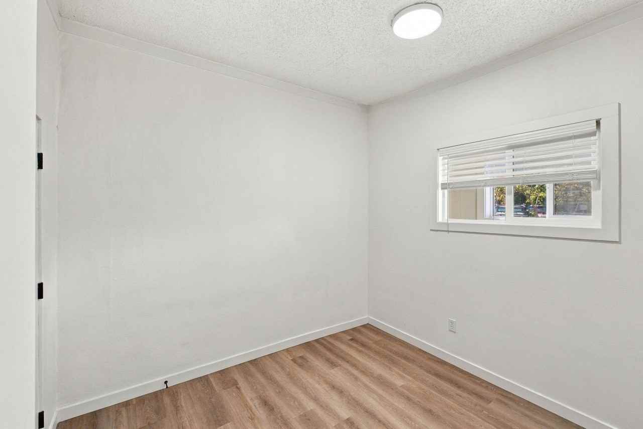 78M - Cully Court Apts. - Photo 7 of 21