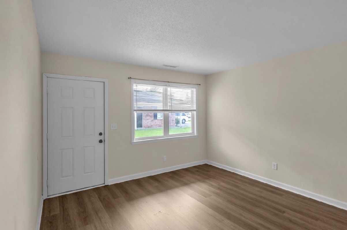 548 Orangeburg Road - Photo 4 of 10