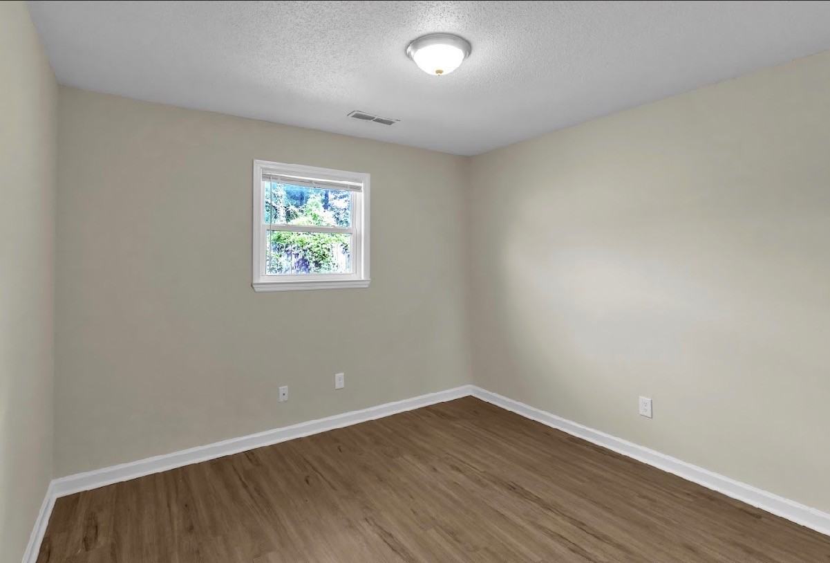548 Orangeburg Road - Photo 6 of 10