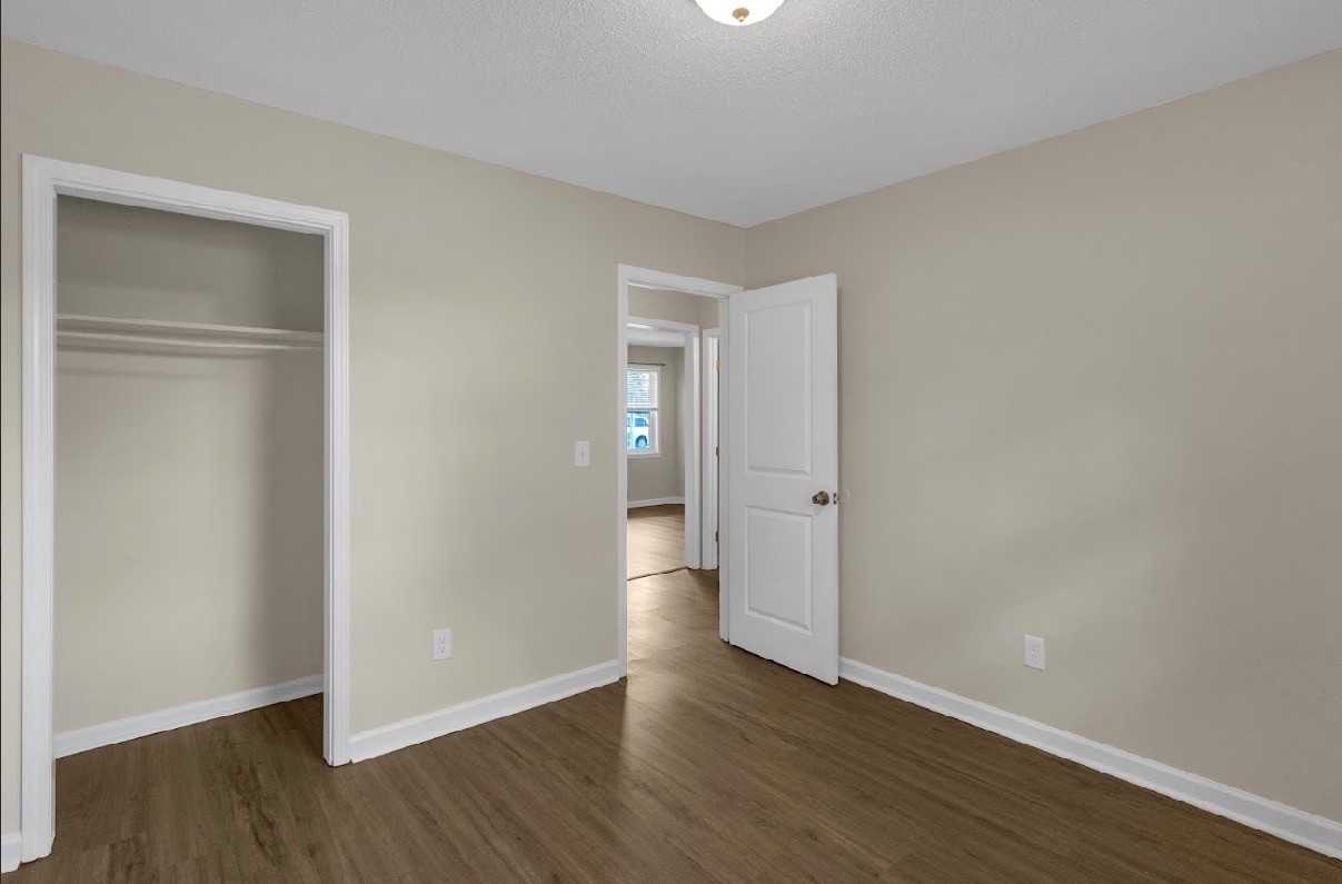 548 Orangeburg Road - Photo 7 of 10