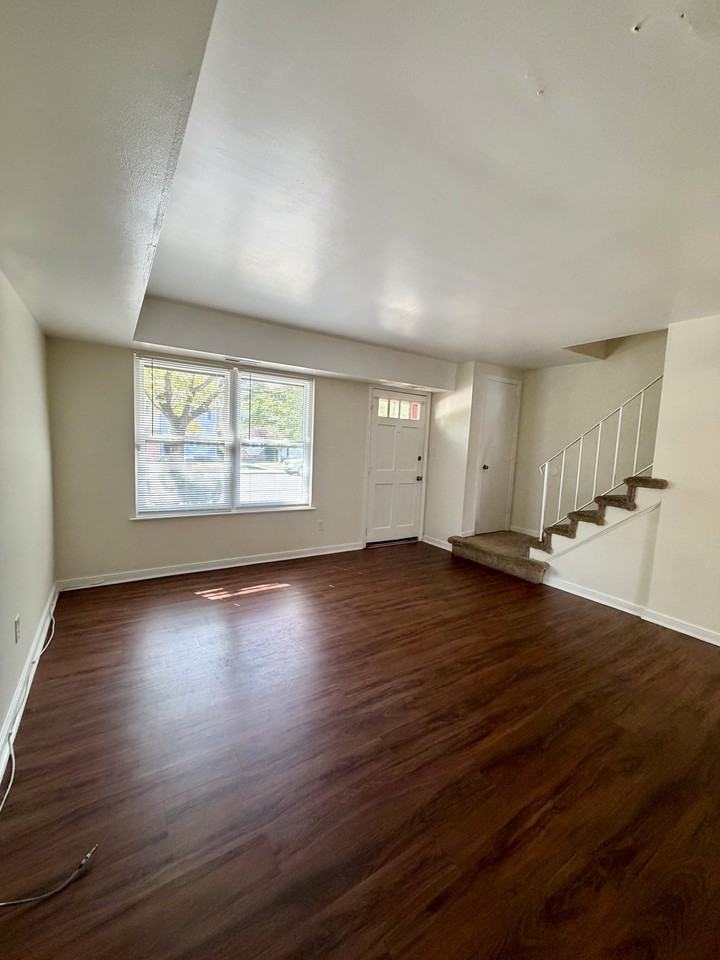 206 Devonshire Rd #1 - Photo 5 of 31