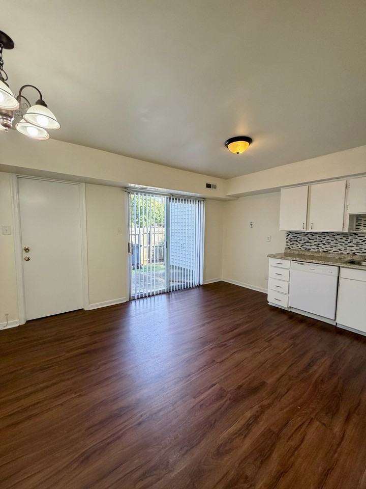 206 Devonshire Rd #1 - Photo 6 of 31