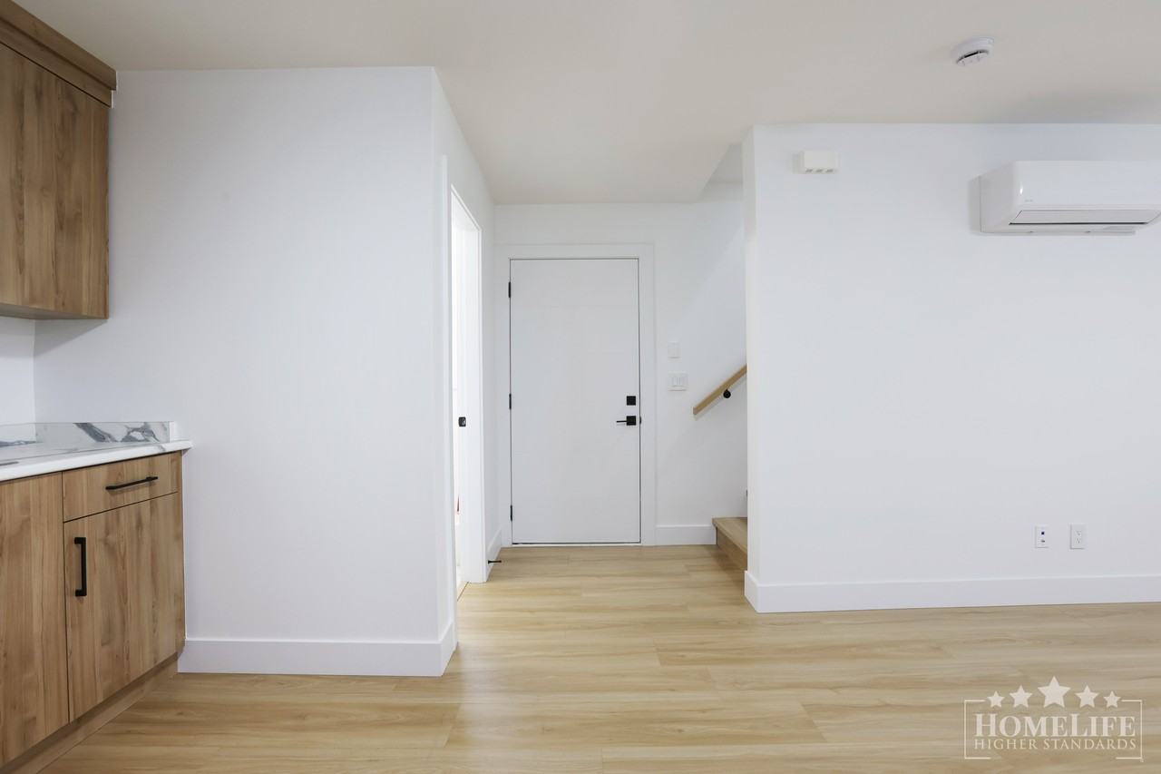 15371 94 Ave - Photo 4 of 18